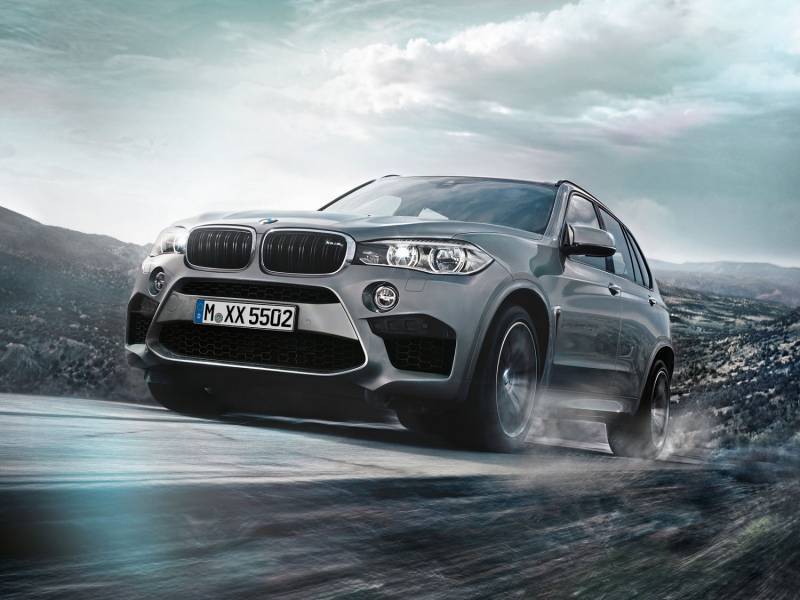 Comparison BMW X5 M 2016 vs Jeep Grand Cherokee SRT 2016 SUV Drive